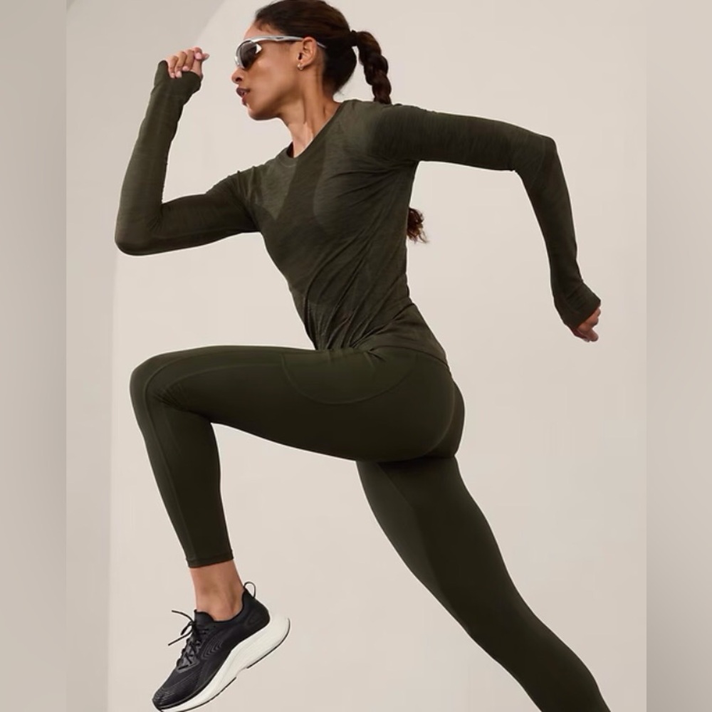 Athleta MOMENTUM SEAMLESS Thumbhole TOP, Aspen Olive Heather, NEW